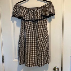 Off shoulder (or not) gingham summer dress